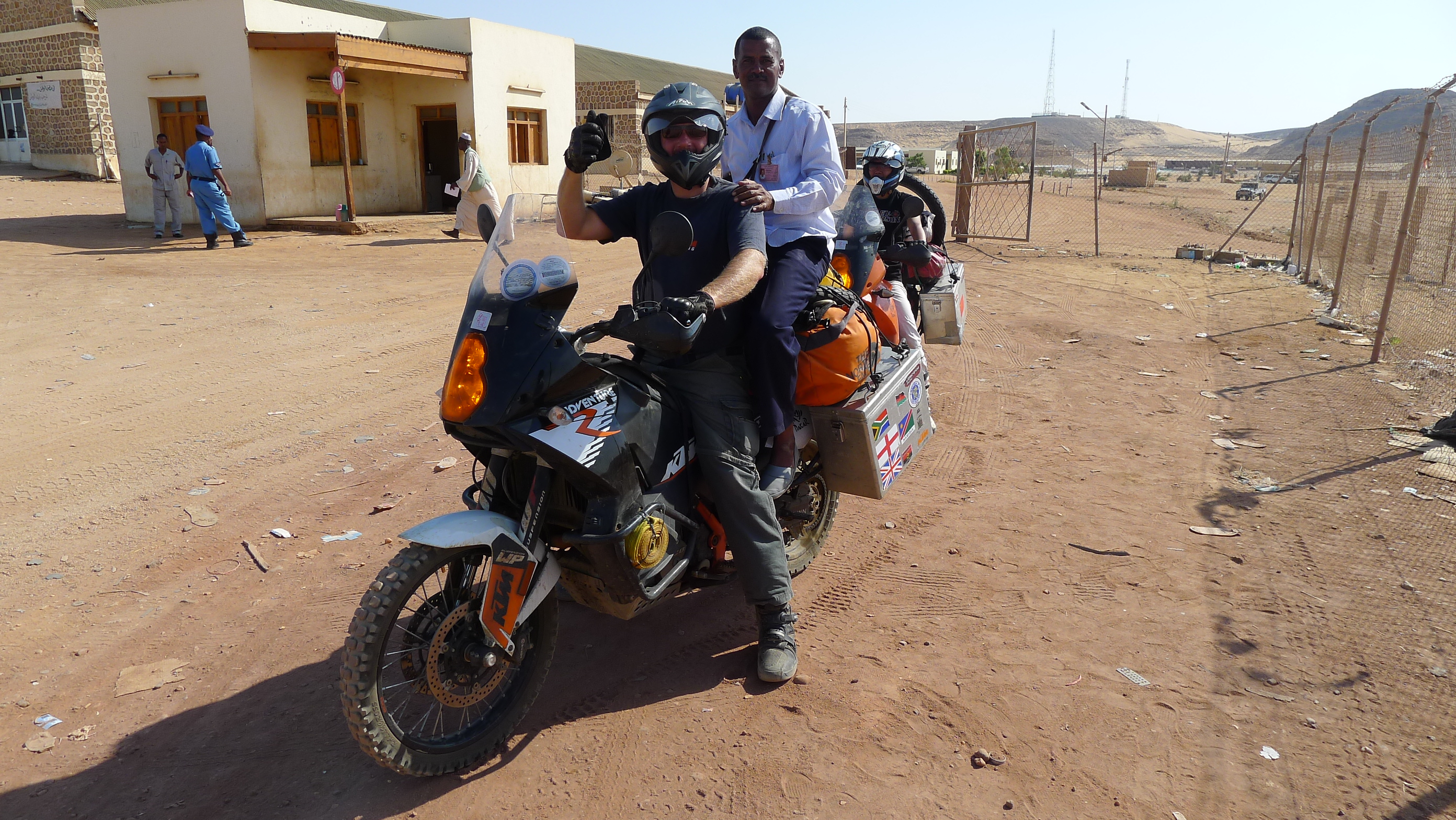 Bring your own customs official... in fact its Magdi cadging a life on back of my bike