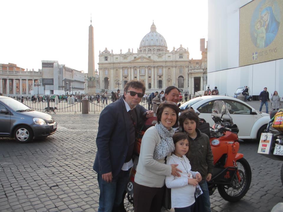 Fanny with some tourists in Rome