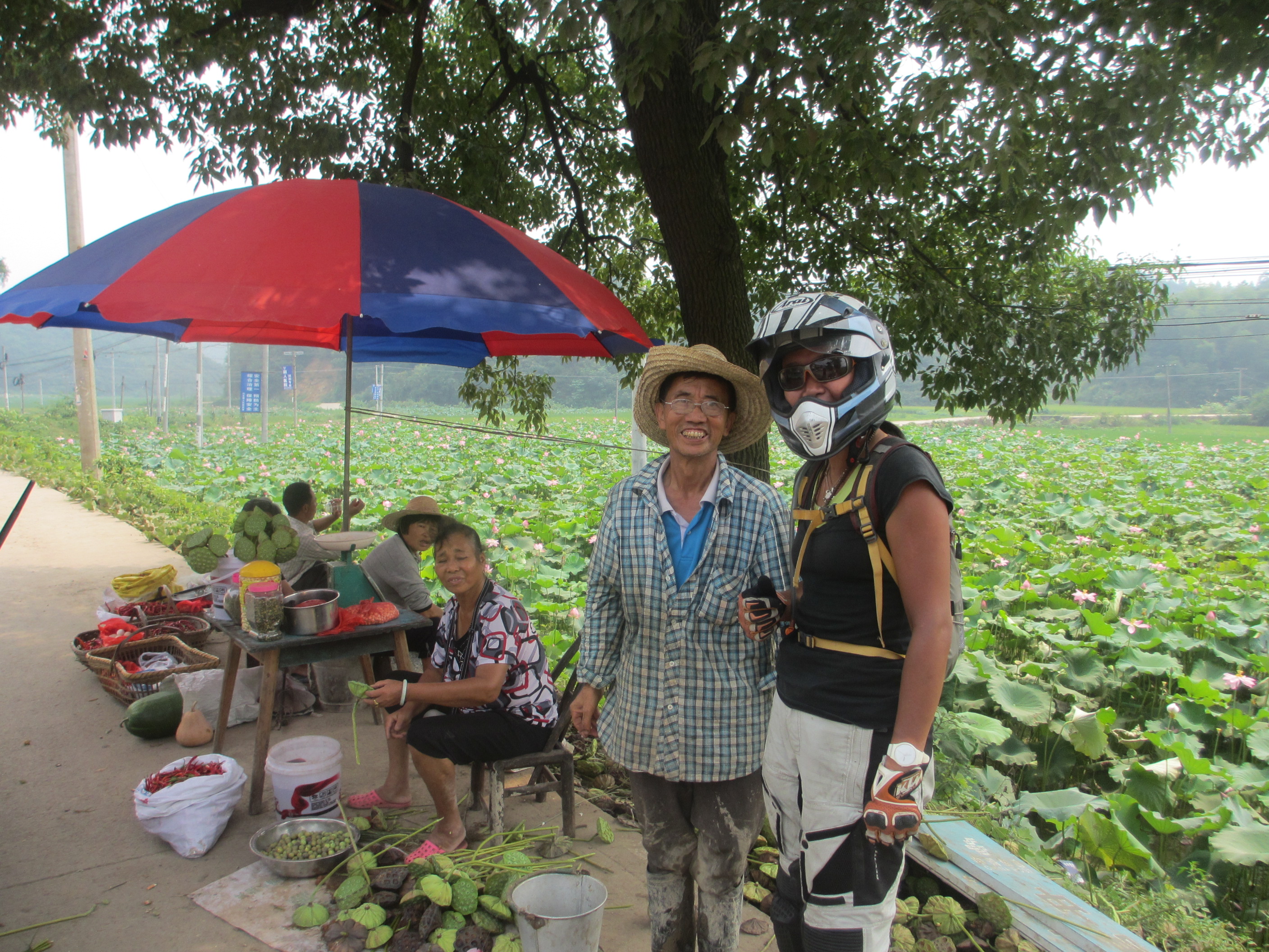 A guy selling lotus seeds in Jiangxi 