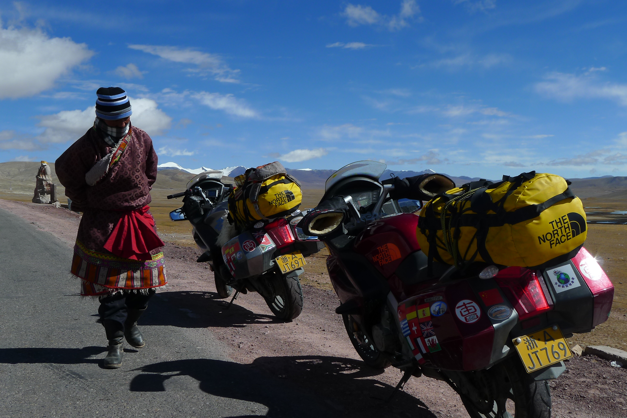 Very cold above 5000 meters... but still people to meet