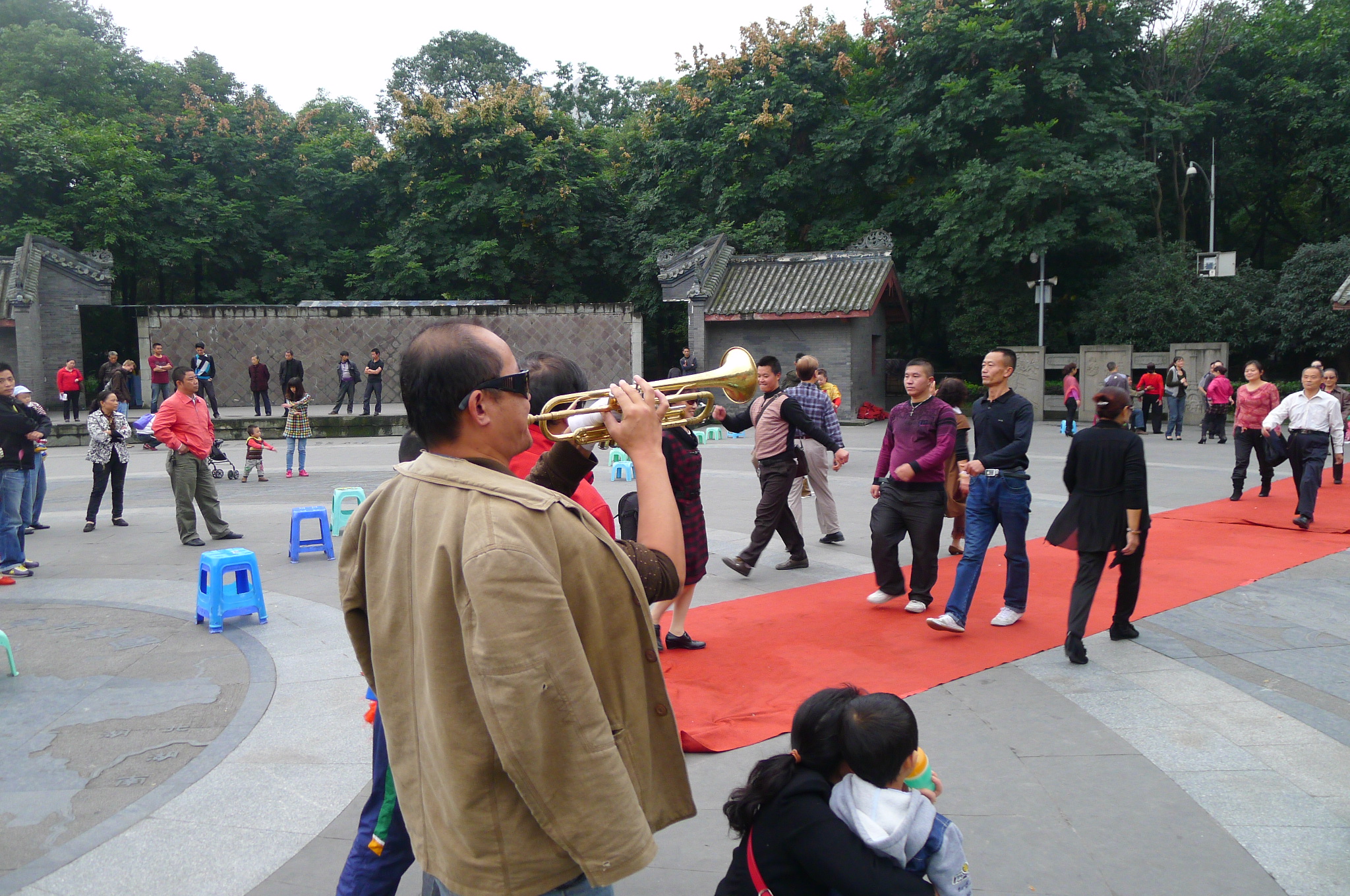 This guy was hilarious ... he played a trumpet in Chengdu People's Park while very odd people pretended to be cat walk models walking up and down a red carpet. 