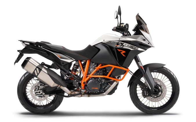 BEHOLD! the new KTM 1190 Adventure ... with tubeless tyres.  An ugly exhaust because of the  EU emission regulations, but nothing Akropovik can't sort out.  