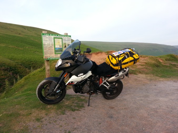 Crossing the Black Mountains... Paragliders high up above Hye. 